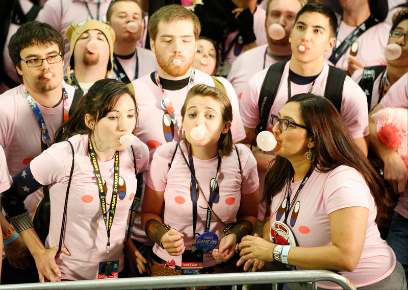 Illustration for article titled 536 People Set The World Record For Blowing Gum Bubbles
